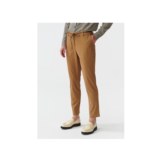 Tatuum Spodnie materiałowe Amiso T2319.142 Brązowy Slim Fit ze sklepu MODIVO w kategorii Spodnie damskie - zdjęcie 168553394