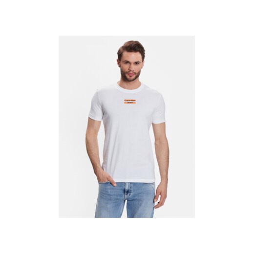 Calvin Klein Jeans T-Shirt J30J322872 Biały Regular Fit ze sklepu MODIVO w kategorii T-shirty męskie - zdjęcie 168553472