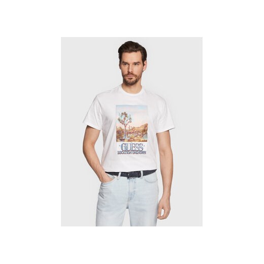 Guess T-Shirt Desert Photo M3GI74 KA260 Biały Regular Fit ze sklepu MODIVO w kategorii T-shirty męskie - zdjęcie 168554230