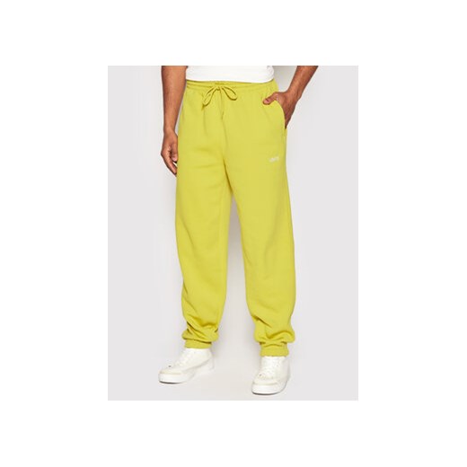 Levi's® Spodnie dresowe A0937-0023 Żółty Relaxed Fit ze sklepu MODIVO w kategorii Spodnie męskie - zdjęcie 168554883