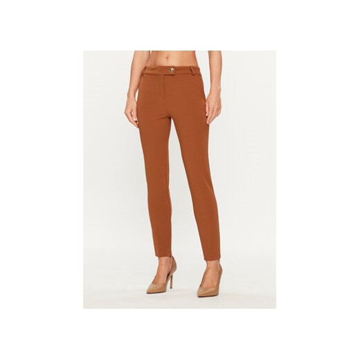 Rinascimento Spodnie materiałowe CFC0114967003 Brązowy Regular Fit ze sklepu MODIVO w kategorii Spodnie damskie - zdjęcie 168556693