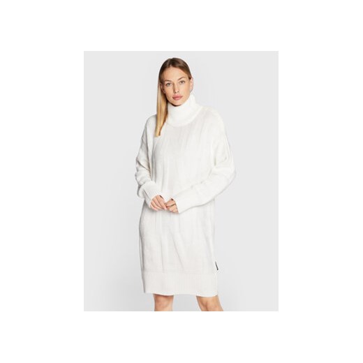 Silvian Heach Sukienka dzianinowa PGA22087VE Biały Relaxed Fit ze sklepu MODIVO w kategorii Sukienki - zdjęcie 168561031
