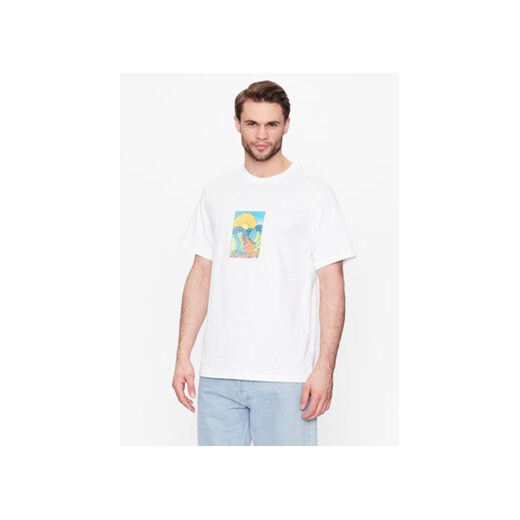 Converse T-Shirt Layres Of Earth 10024590-A03 Biały Standard Fit ze sklepu MODIVO w kategorii T-shirty męskie - zdjęcie 168561343
