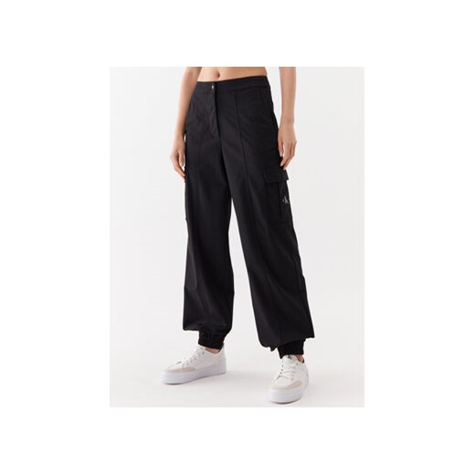 Calvin Klein Jeans Spodnie materiałowe J20J221636 Czarny Regular Fit S MODIVO