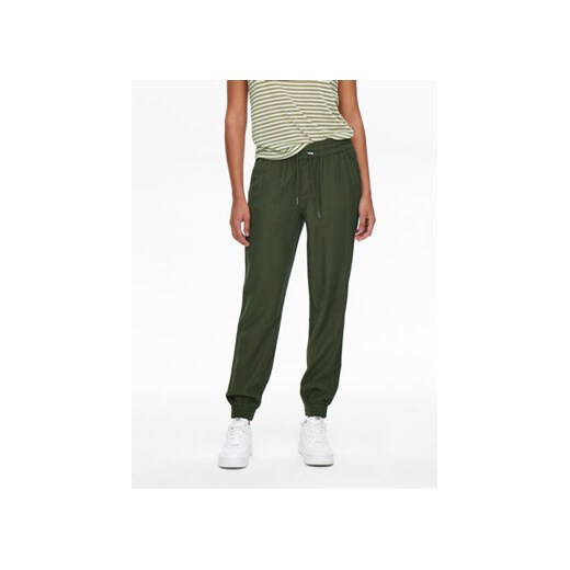 ONLY Spodnie dresowe 15203946 Zielony Regular Fit ze sklepu MODIVO w kategorii Spodnie damskie - zdjęcie 168568341