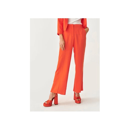 Tatuum Spodnie materiałowe Splito T2330.142 Pomarańczowy Regular Fit ze sklepu MODIVO w kategorii Spodnie damskie - zdjęcie 168569250