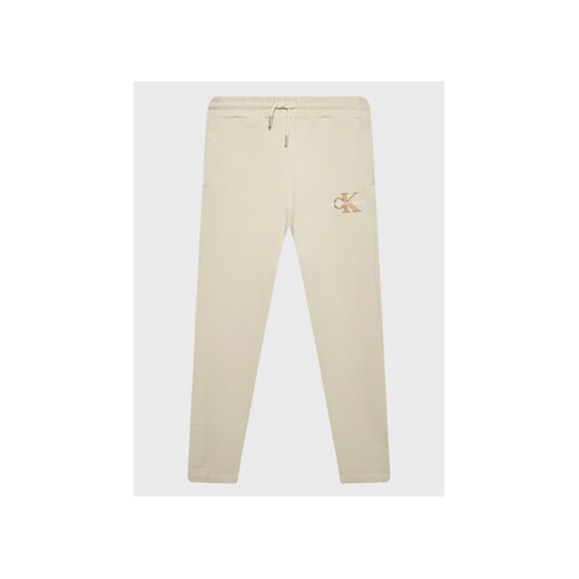 Calvin Klein Jeans Spodnie dresowe Monogram Off Placed IG0IG01607 Écru Regular Fit ze sklepu MODIVO w kategorii Spodnie chłopięce - zdjęcie 168572590