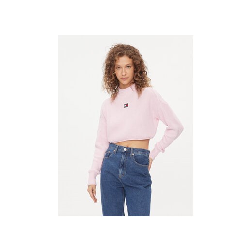 Tommy Jeans Sweter Badge DW0DW16519 Różowy Regular Fit ze sklepu MODIVO w kategorii Swetry damskie - zdjęcie 168575114