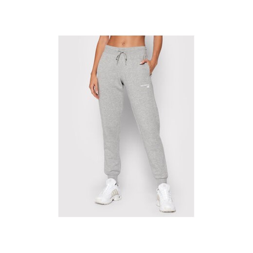New Balance Spodnie dresowe Classic Core Fleece WP03805 Szary Athletic Fit ze sklepu MODIVO w kategorii Spodnie damskie - zdjęcie 168575293