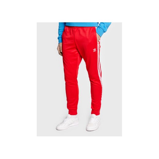 adidas Spodnie dresowe adicolor Classics Primeblue HF2134 Czerwony Slim Fit ze sklepu MODIVO w kategorii Spodnie męskie - zdjęcie 168582351
