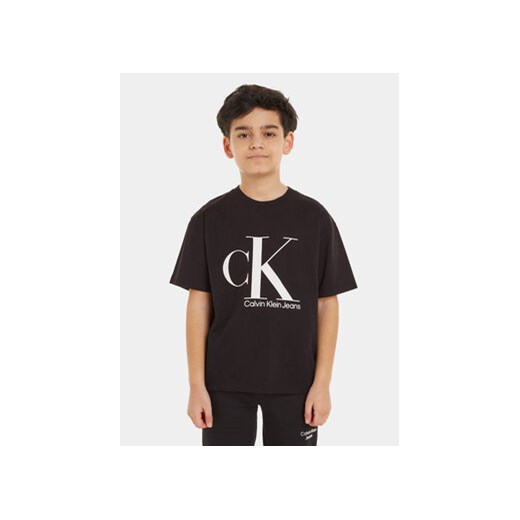 Calvin Klein Jeans T-Shirt IB0IB01899 Czarny Regular Fit ze sklepu MODIVO w kategorii T-shirty chłopięce - zdjęcie 168583931