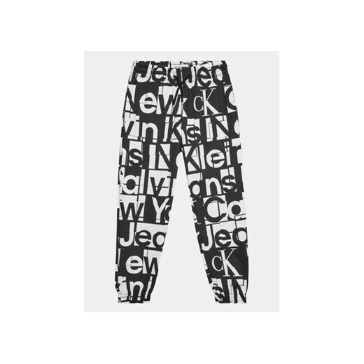 Calvin Klein Jeans Spodnie dresowe Grid IB0IB01937 Czarny Regular Fit ze sklepu MODIVO w kategorii Spodnie chłopięce - zdjęcie 168586163