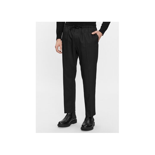 Calvin Klein Chinosy K10K111716 Czarny Slim Fit ze sklepu MODIVO w kategorii Spodnie męskie - zdjęcie 168587573