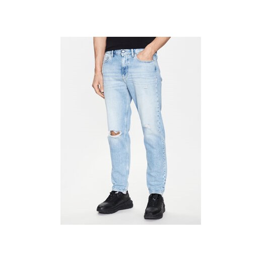 Calvin Klein Jeans Jeansy J30J322815 Niebieski Taper Fit ze sklepu MODIVO w kategorii Jeansy męskie - zdjęcie 168591453