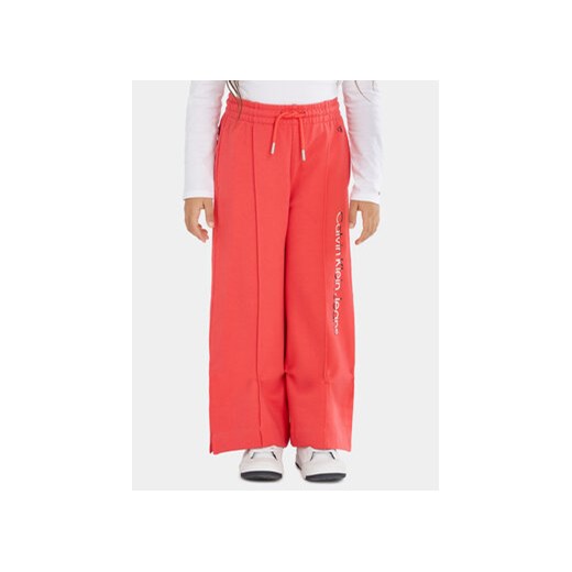 Calvin Klein Jeans Spodnie dresowe Hero Logo IG0IG02095 Różowy Regular Fit ze sklepu MODIVO w kategorii Spodnie dziewczęce - zdjęcie 168593050