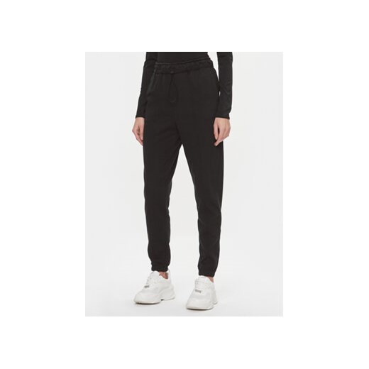 Calvin Klein Performance Spodnie dresowe 00GWS3P605 Czarny Regular Fit ze sklepu MODIVO w kategorii Spodnie damskie - zdjęcie 168595530