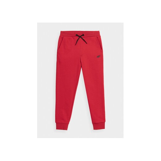 4F Spodnie dresowe 4FJAW23TTROM411 Czerwony Regular Fit ze sklepu MODIVO w kategorii Spodnie chłopięce - zdjęcie 168596643