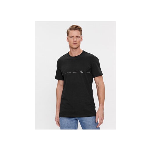 Calvin Klein Jeans T-Shirt Logo Repeat J30J324668 Czarny Regular Fit ze sklepu MODIVO w kategorii T-shirty męskie - zdjęcie 168598013