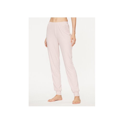 Guess Spodnie dresowe O3BB00 KBXB2 Różowy Regular Fit ze sklepu MODIVO w kategorii Spodnie damskie - zdjęcie 168598700