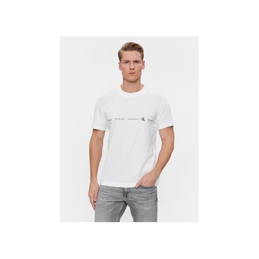 Calvin Klein Jeans T-Shirt Logo Repeat J30J324668 Biały Regular Fit ze sklepu MODIVO w kategorii T-shirty męskie - zdjęcie 168605104
