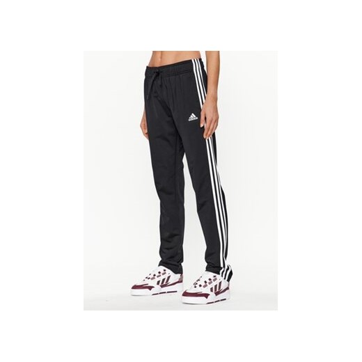 adidas Spodnie dresowe Essentials Warm-Up 3-Stripes H48451 Czarny Regular Fit ze sklepu MODIVO w kategorii Spodnie damskie - zdjęcie 168607301