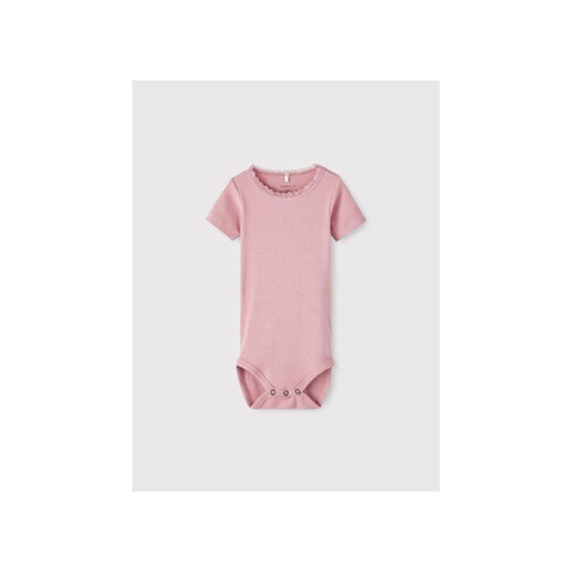 NAME IT Body dziecięce 13209212 Różowy Regular Fit ze sklepu MODIVO w kategorii Body niemowlęce - zdjęcie 168609193