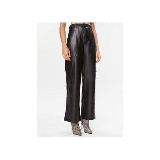 Guess Spodnie z imitacji skóry Gwen W3BB28 K8S30 Czarny Straight Fit ze sklepu MODIVO w kategorii Spodnie damskie - zdjęcie 168614730
