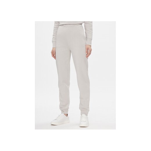 Calvin Klein Spodnie dresowe Metallic Micro Logo Jogger K20K206965 Beżowy Regular Fit ze sklepu MODIVO w kategorii Spodnie damskie - zdjęcie 168614763