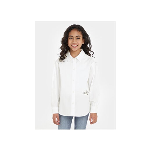 Calvin Klein Jeans Koszula IG0IG02223 Biały Oversize ze sklepu MODIVO w kategorii Koszule chłopięce - zdjęcie 168622401