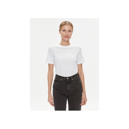 Calvin Klein Jeans T-Shirt J20J223226 Biały Regular Fit ze sklepu MODIVO w kategorii Bluzki damskie - zdjęcie 168623492