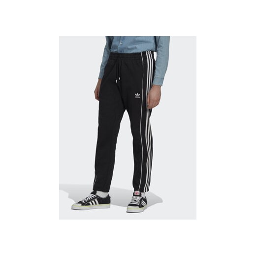 adidas Spodnie dresowe Rekive HK7319 Czarny Regular Fit ze sklepu MODIVO w kategorii Spodnie męskie - zdjęcie 168623822