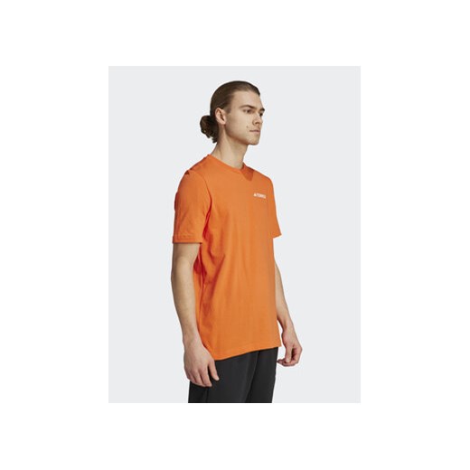 adidas T-Shirt IL5067 Pomarańczowy Regular Fit ze sklepu MODIVO w kategorii T-shirty męskie - zdjęcie 168625111