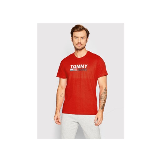 Tommy Jeans T-Shirt Corp Logo DM0DM15379 Czerwony Regular Fit ze sklepu MODIVO w kategorii T-shirty męskie - zdjęcie 168626003