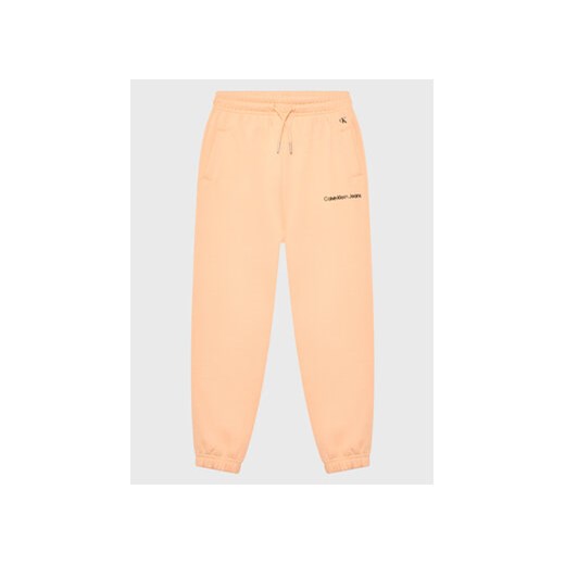 Calvin Klein Jeans Spodnie dresowe Logo IG0IG01509 Pomarańczowy Relaxed Fit ze sklepu MODIVO w kategorii Spodnie dziewczęce - zdjęcie 168633164