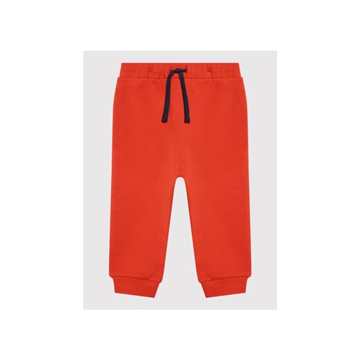 United Colors Of Benetton Spodnie dresowe 3J70GF010 Czerwony Regular Fit ze sklepu MODIVO w kategorii Spodnie chłopięce - zdjęcie 168635114