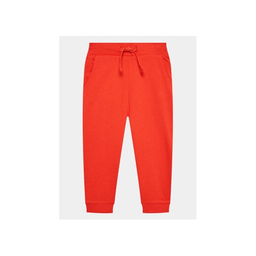 Guess Spodnie dresowe L93Q24 KAUG0 Czerwony Relaxed Fit ze sklepu MODIVO w kategorii Spodnie dziewczęce - zdjęcie 168635931