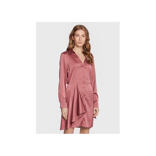 Guess Sukienka koszulowa Alya W2BK83 WF1T2 Różowy Regular Fit ze sklepu MODIVO w kategorii Sukienki - zdjęcie 168638233