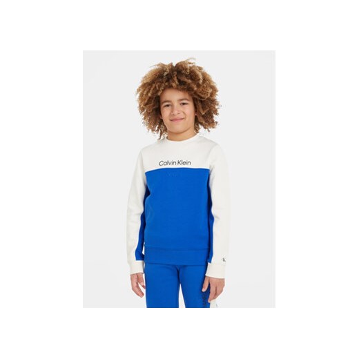 Calvin Klein Jeans Bluza Color Block IB0IB01866 Niebieski Regular Fit ze sklepu MODIVO w kategorii Bluzy chłopięce - zdjęcie 168638382