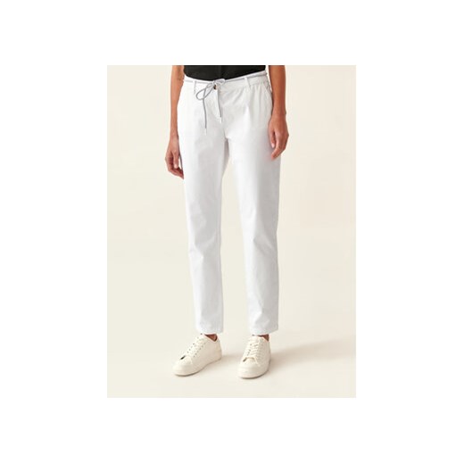 Tatuum Spodnie materiałowe Hino 1 T2307.140 Biały Slim Fit ze sklepu MODIVO w kategorii Spodnie damskie - zdjęcie 168646141