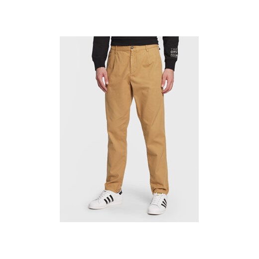 United Colors Of Benetton Spodnie materiałowe 4FRJUF018 Brązowy Slim Fit ze sklepu MODIVO w kategorii Spodnie męskie - zdjęcie 168646573