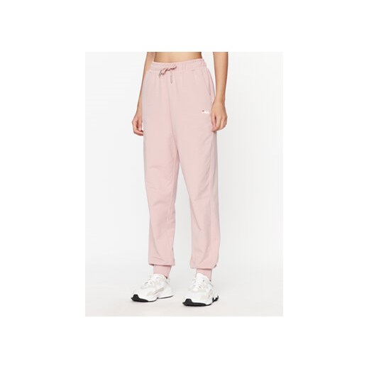 Fila Spodnie dresowe FAW0559 Różowy Relaxed Fit ze sklepu MODIVO w kategorii Spodnie damskie - zdjęcie 168646782