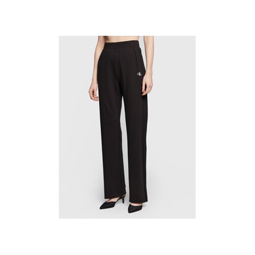 Calvin Klein Jeans Spodnie dresowe J20J220268 Czarny Regular Fit ze sklepu MODIVO w kategorii Spodnie damskie - zdjęcie 168649293