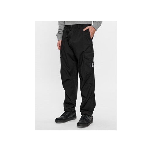 Calvin Klein Jeans Spodnie materiałowe Essential J30J324537 Czarny Regular Fit ze sklepu MODIVO w kategorii Spodnie męskie - zdjęcie 168658150