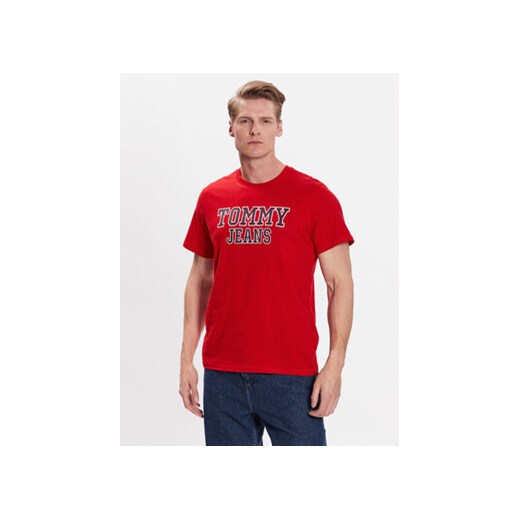 Tommy Jeans T-Shirt Essential DM0DM16405 Czerwony Regular Fit ze sklepu MODIVO w kategorii T-shirty męskie - zdjęcie 168662882