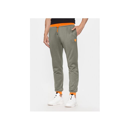 Guess Spodnie dresowe Z3YB05 FL04Q Zielony Regular Fit ze sklepu MODIVO w kategorii Spodnie męskie - zdjęcie 168665281