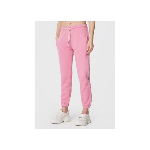 Femi Stories Spodnie dresowe Haruka Różowy Regular Fit ze sklepu MODIVO w kategorii Spodnie damskie - zdjęcie 168665552