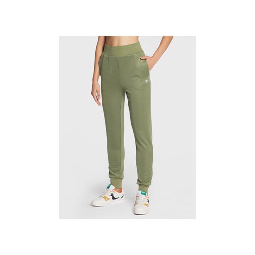 Fila Spodnie dresowe Cagli FAW0217 Zielony Regular Fit ze sklepu MODIVO w kategorii Spodnie damskie - zdjęcie 168669082