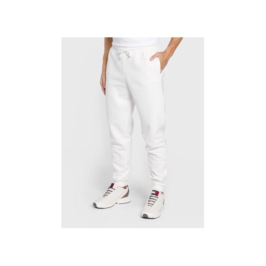 Fila Spodnie dresowe Bagod FAM0278 Biały Regular Fit ze sklepu MODIVO w kategorii Spodnie męskie - zdjęcie 168669943