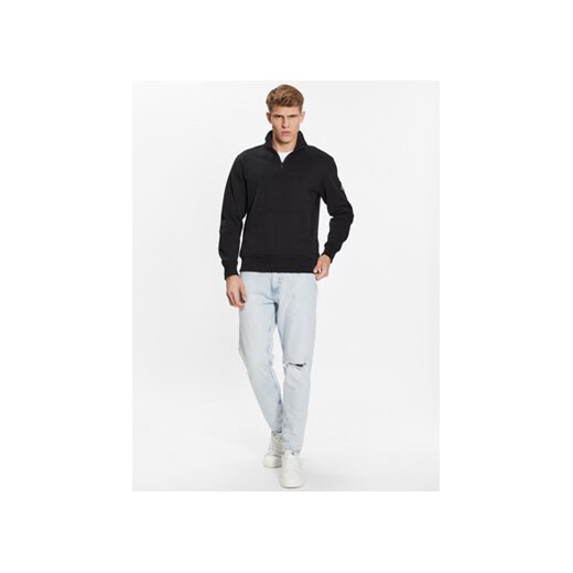 Calvin Klein Jeans Bluza J30J323428 Czarny Regular Fit ze sklepu MODIVO w kategorii Bluzy męskie - zdjęcie 168670822