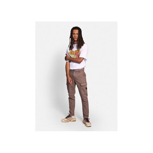 Redefined Rebel Spodnie materiałowe Tim 226047 Brązowy Slim Fit ze sklepu MODIVO w kategorii Spodnie męskie - zdjęcie 168671582